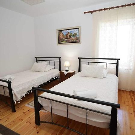 Eniguesthouse Gjirokastër Exterior foto
