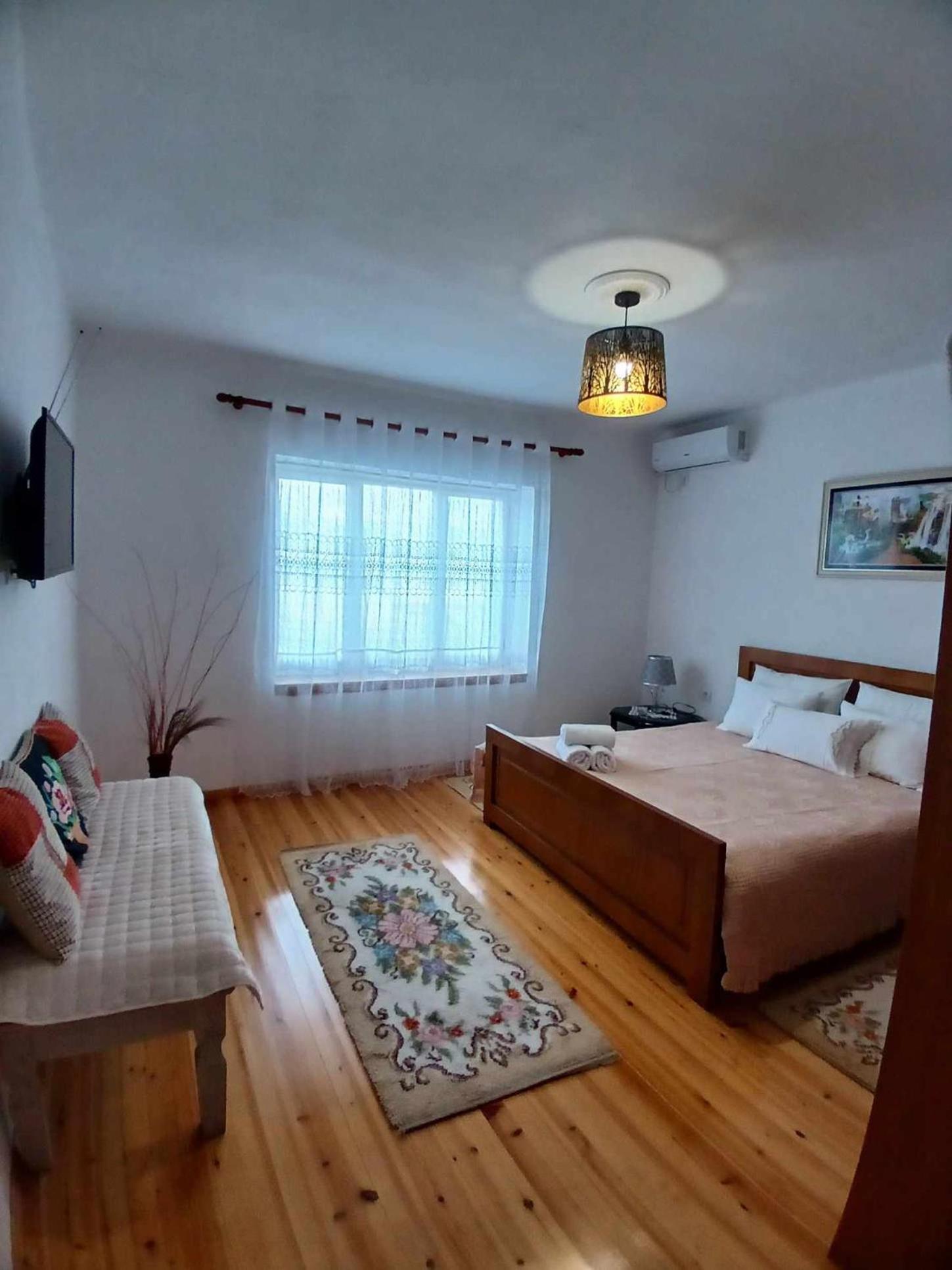 Eniguesthouse Gjirokastër Exterior foto