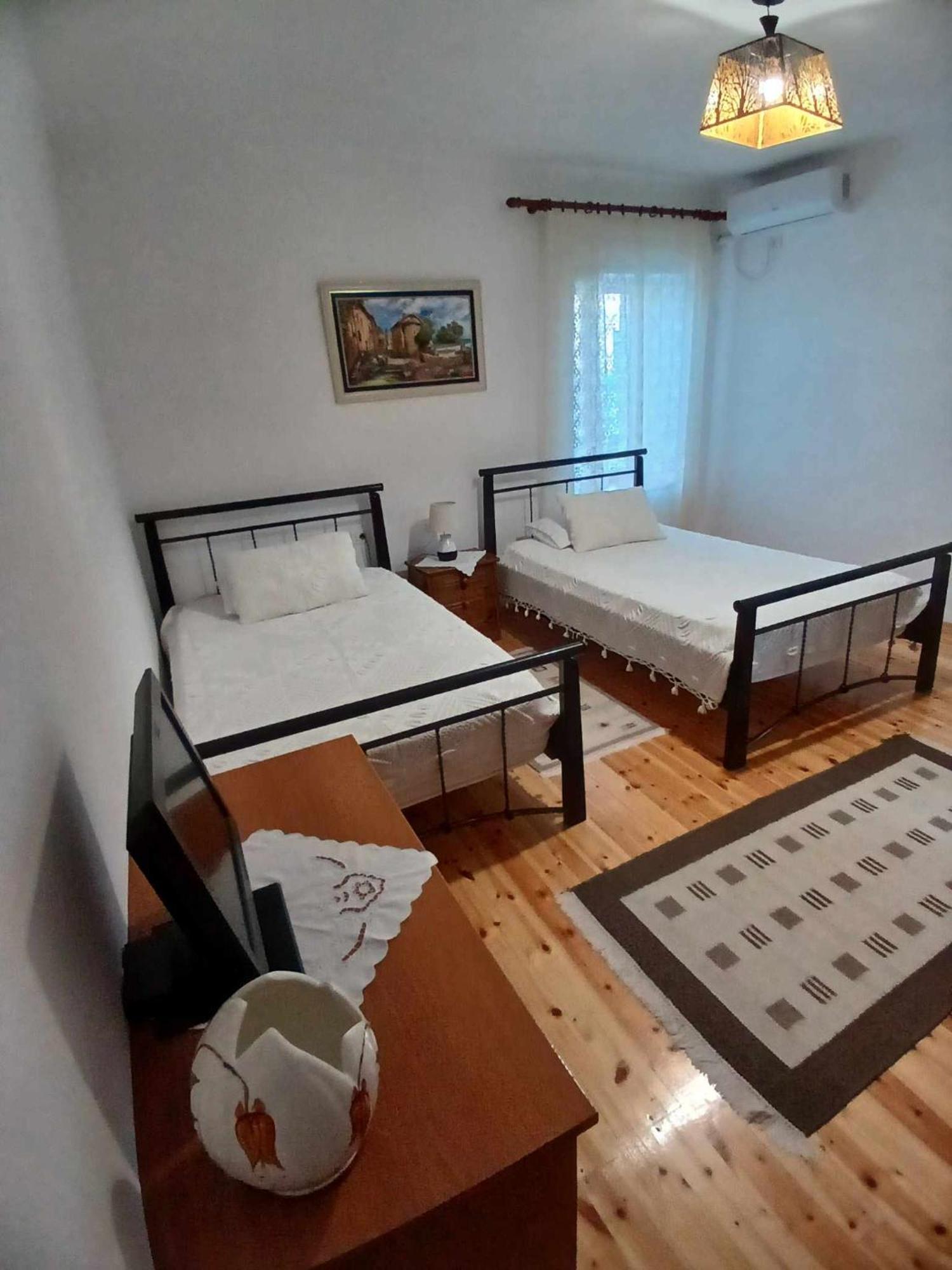 Eniguesthouse Gjirokastër Exterior foto