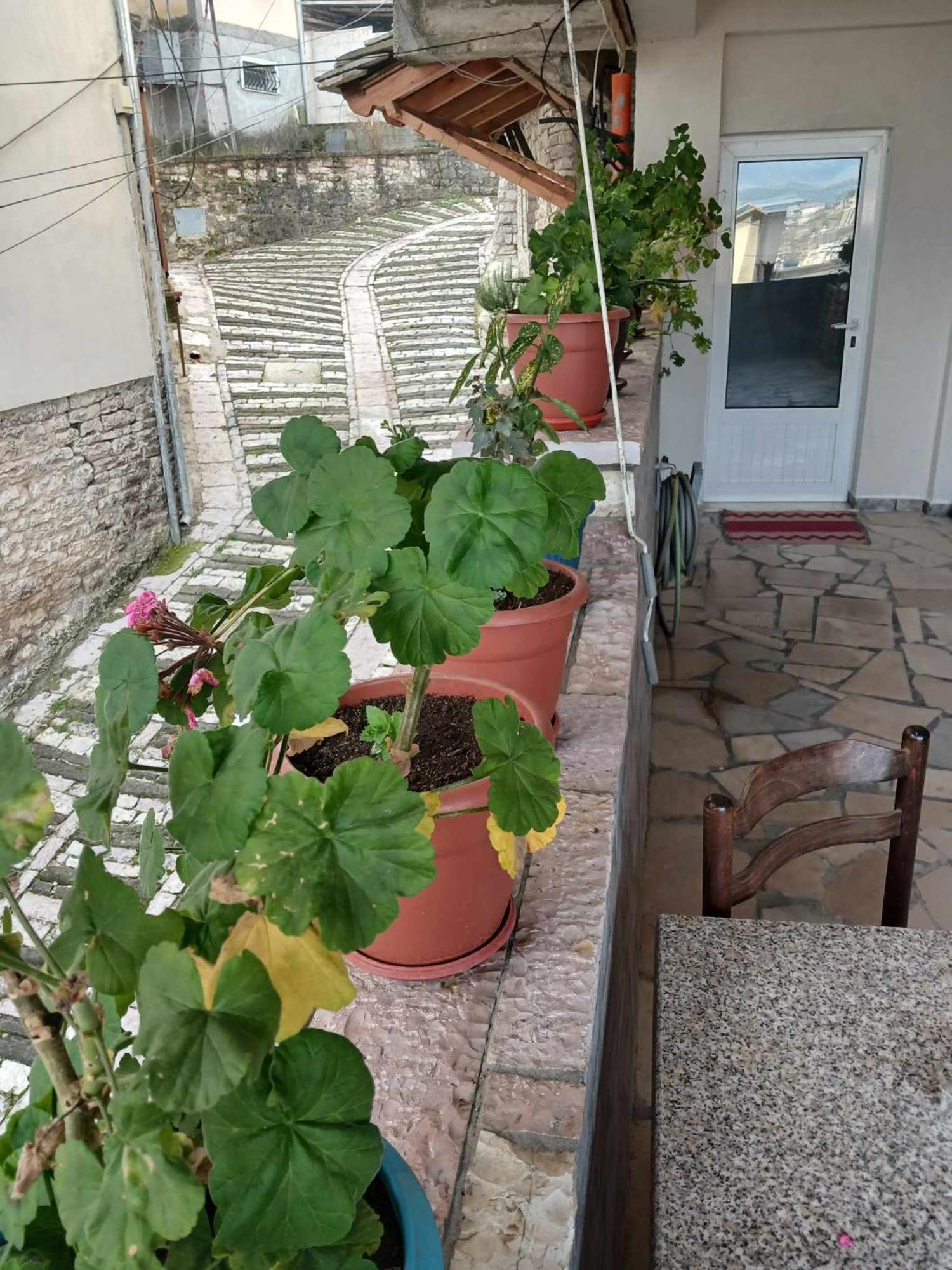 Eniguesthouse Gjirokastër Exterior foto